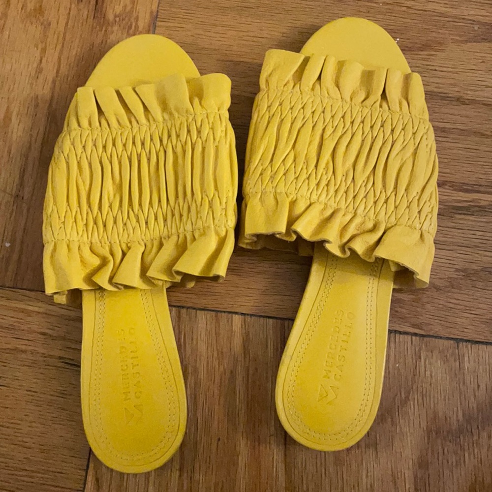 Mercedes Castillo yellow leather sandals